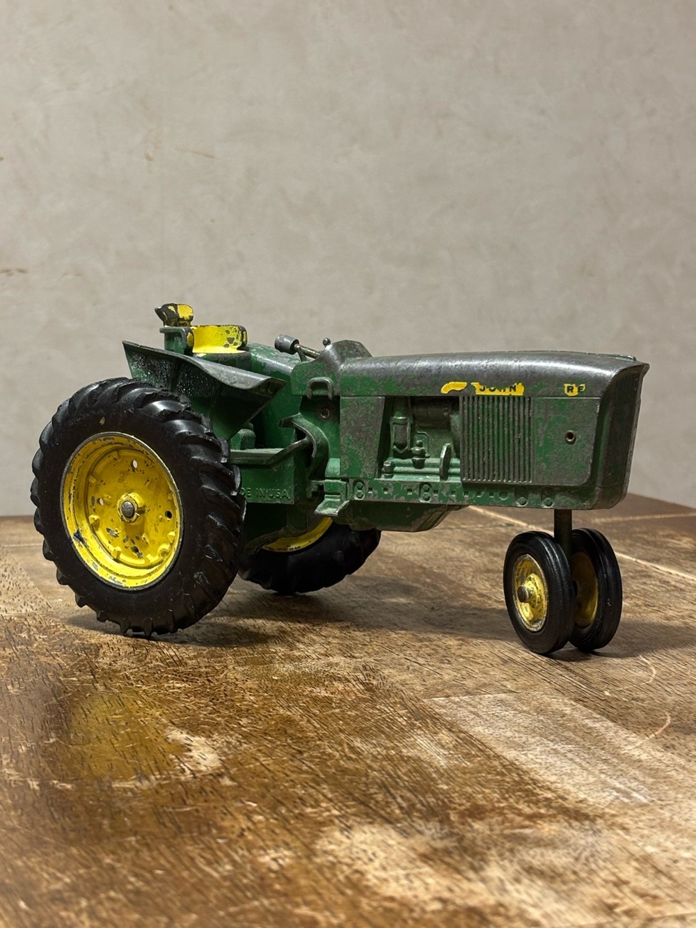 Vintage ERTL John Deere 1/16 Scale Narrow Front Toy Tractor Made In USA